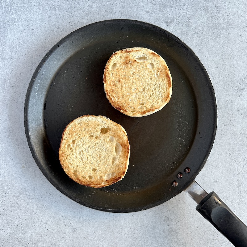 Quatrième étape cuisson des pains burgers