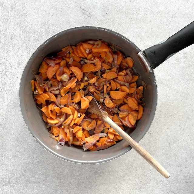 Deuxième étape de la recette du chili sin carne